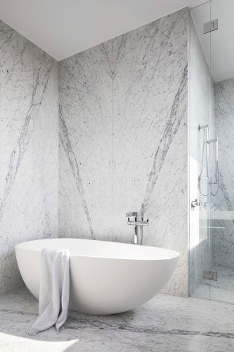malvern-residence-houser-interior-bathroom-marble-kairouz-architects