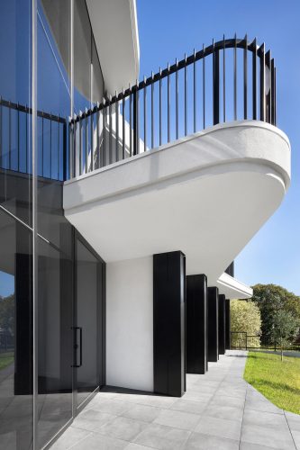 multi-gen-house-camberwell-exterior-day-angled-detail-web