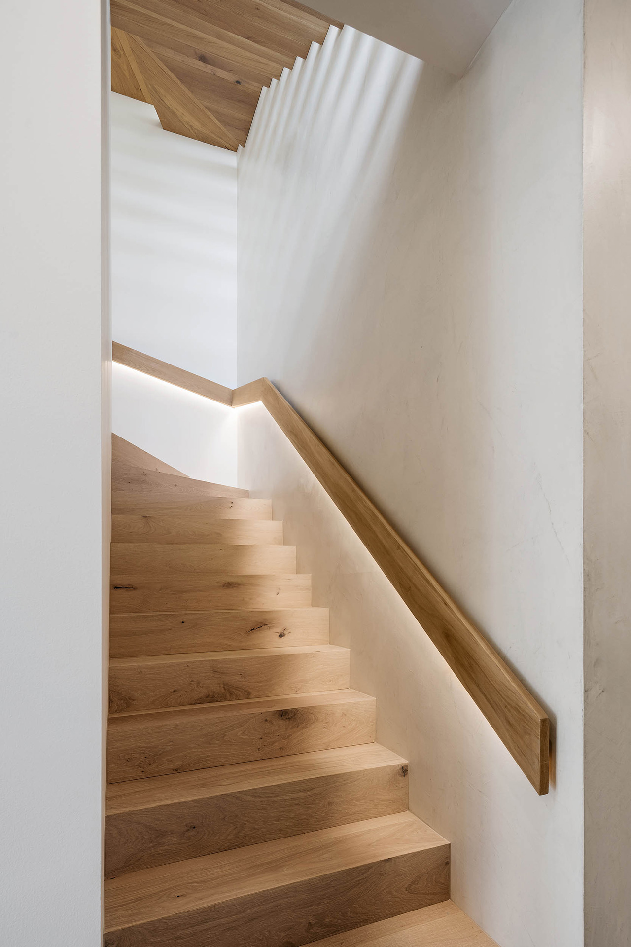 interior-timber-staircase-modern-townhouse-elwood-ckairouz-architects