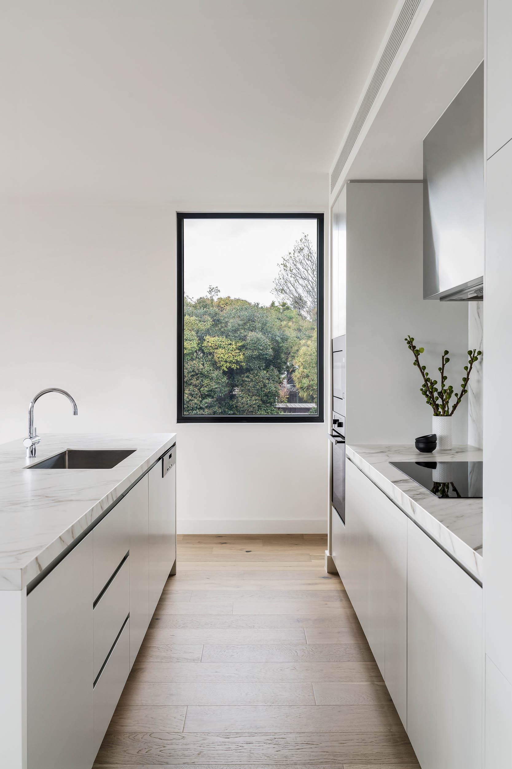 penthouse-kitchen-window-outlook-interior-kew-multi-residential-development-ckairouz-architects