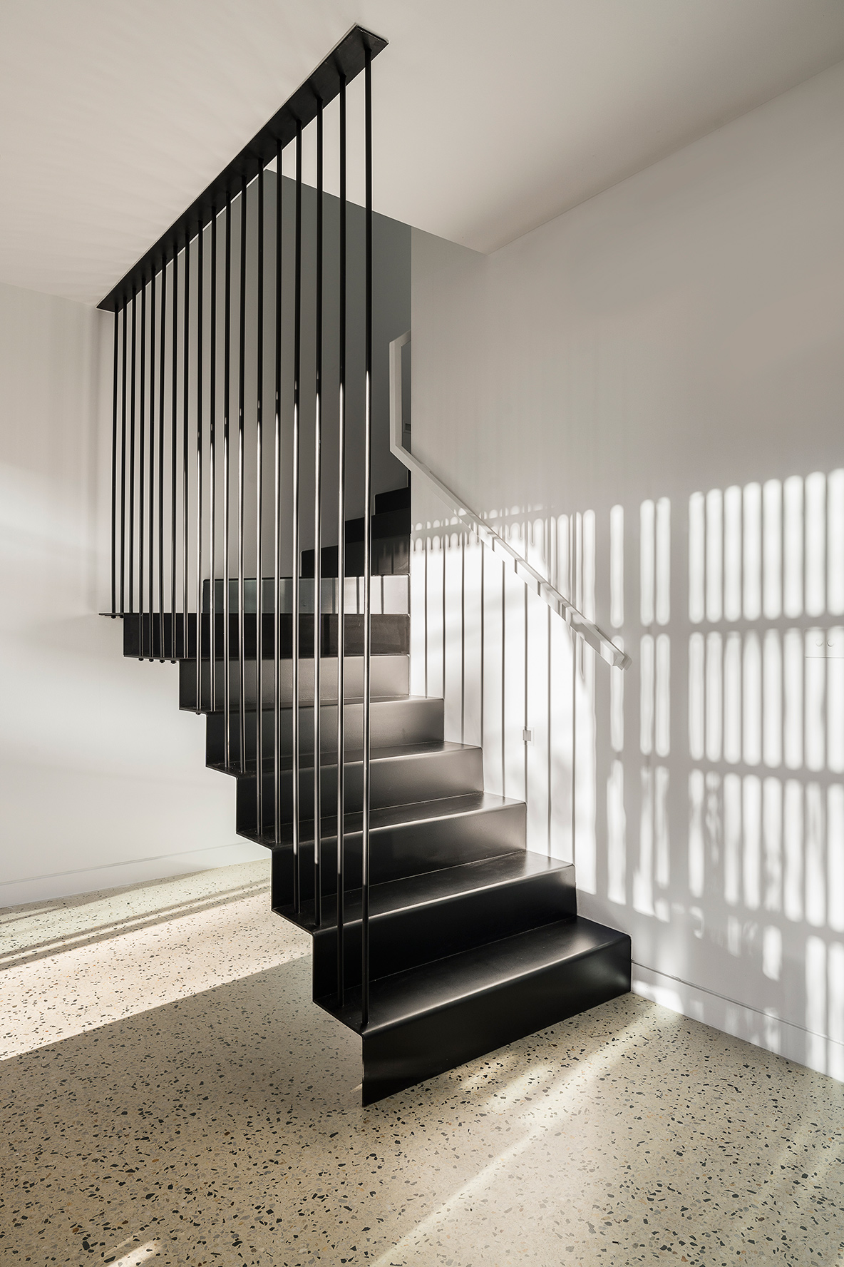 arthur-st-residences-fairfield-black-metal-staircase-interior-design-kairouz-architects2