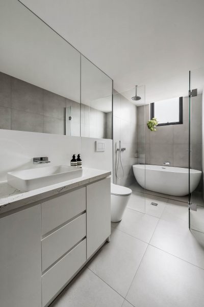 grey-bathroom-interior-design-with-bath-kairouz-architects