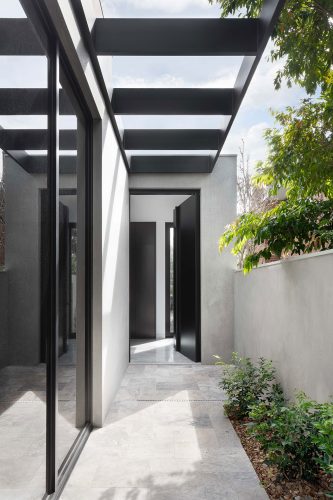 malvern-residence-house-entry-door-day-front-view-single-dwelling-kairouz-architects